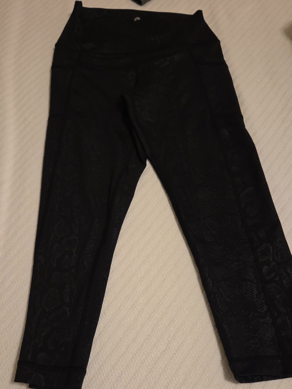 90 Degree by Reflex Black Patterned Leggings Like New